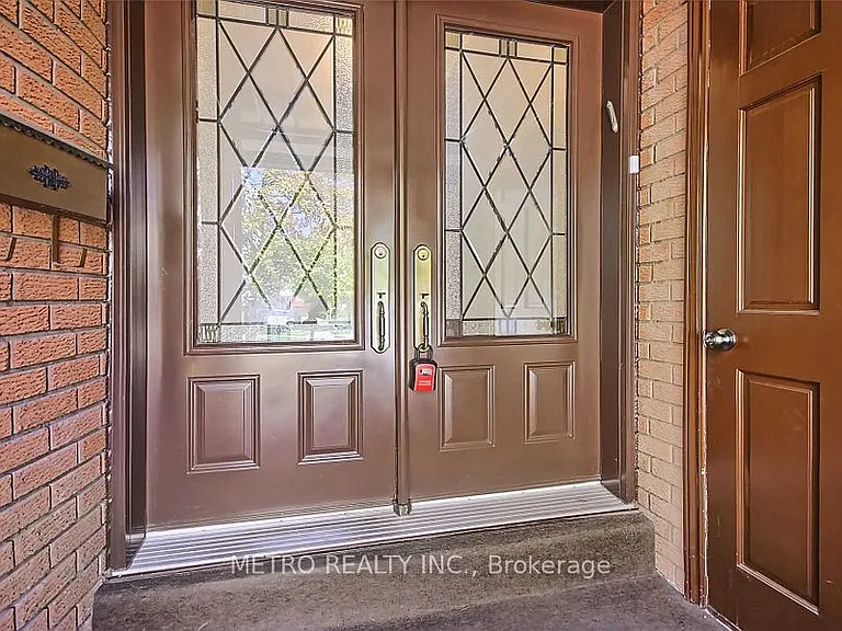 17 Twin Circle Ct #ENTIRE — Photo 2