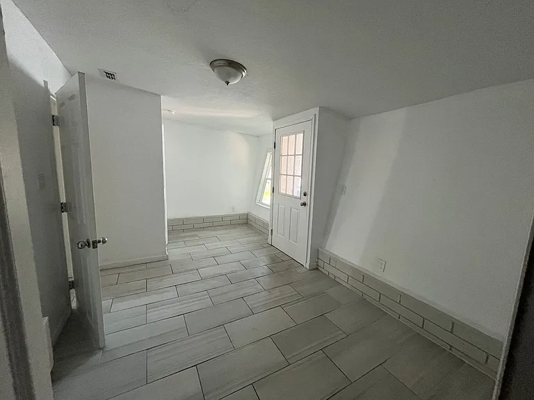 43 Alamanda Dr — Photo 7