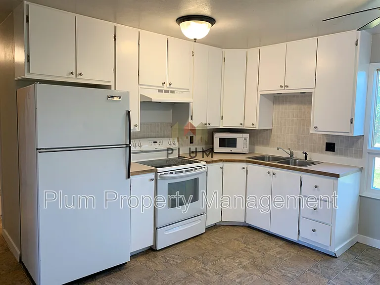 2318 S 10th St W — Photo 4