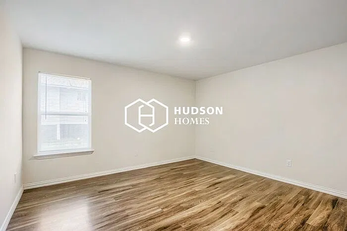 701 E Avenue A — Photo 11