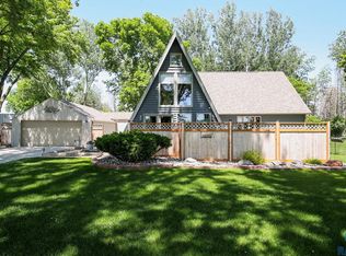 48002 Riverside Pl, Sioux Falls, SD 57108