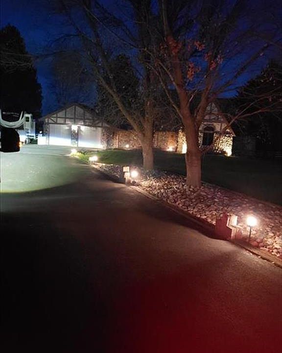 1st image of 795 W Riverview Dr