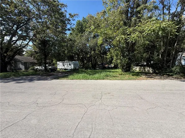 128 S Hardy Ave, Independence, MO 64053