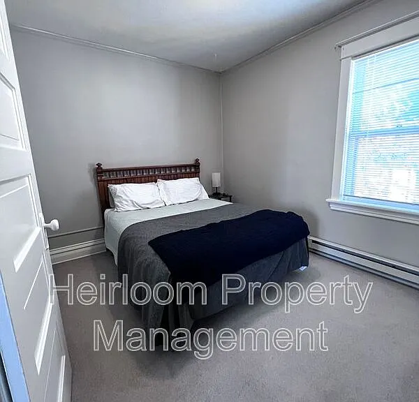 17 E 6th St #2 — Photo 11