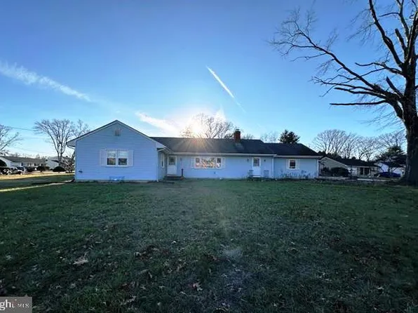 81 Cranbrook Rd, Hamilton, NJ 08690