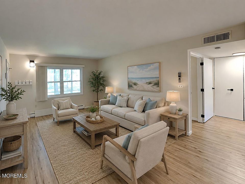 1st image of 48E Cambridge Court