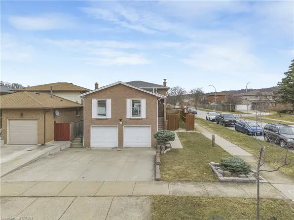 2 Envoy Blvd, Hamilton, ON L8G 4N1