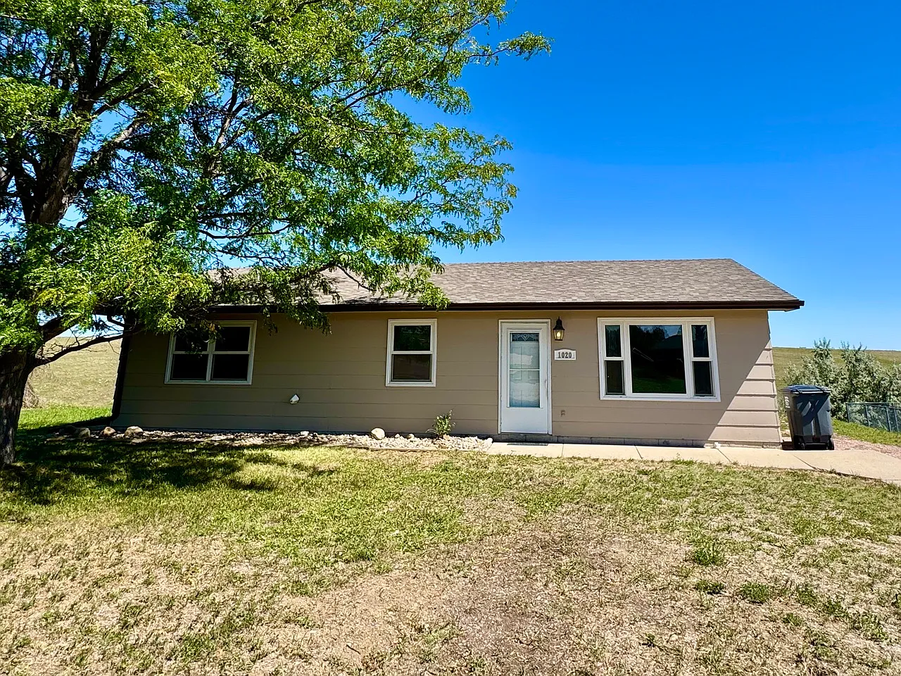 3 bed, 1056 sqft, $1,600 — Photo 1