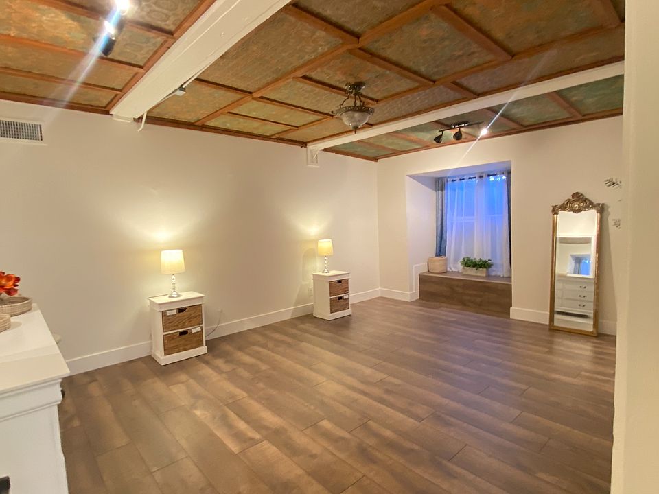 Room (photo 3)