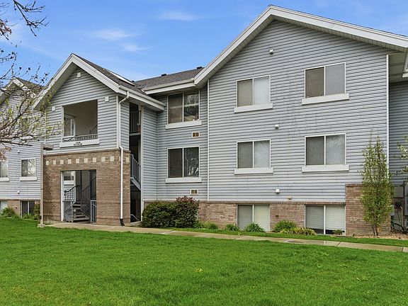 3rd image of 1533 N Riverside Ave W #26