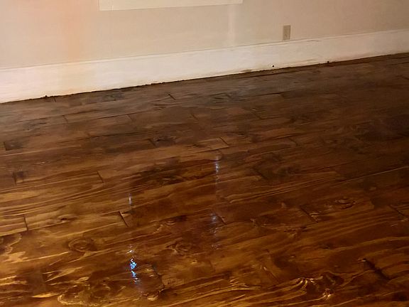 3rd image of 118 S Corrine St