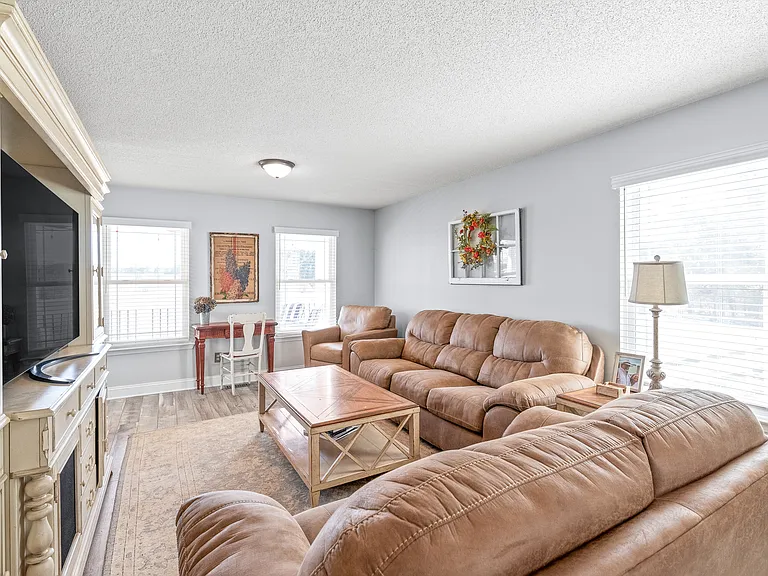 3929 Wexford Ln — Photo 7