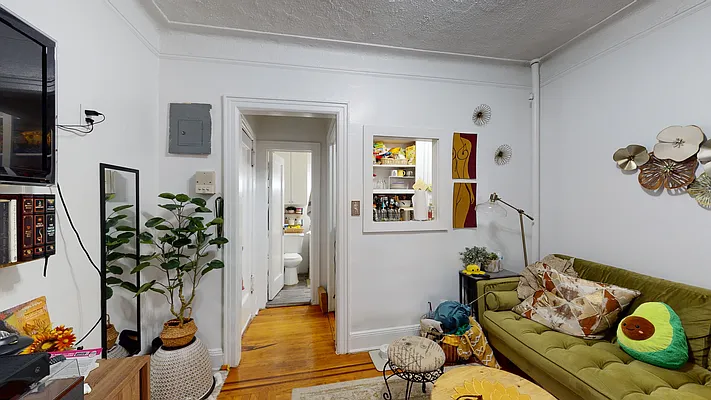 Rented by Bond New York | media 8