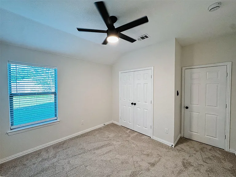 7504 Shasta Dr — Photo 17