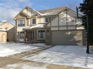 6204 Seminole Dr, Troy, MI 48085