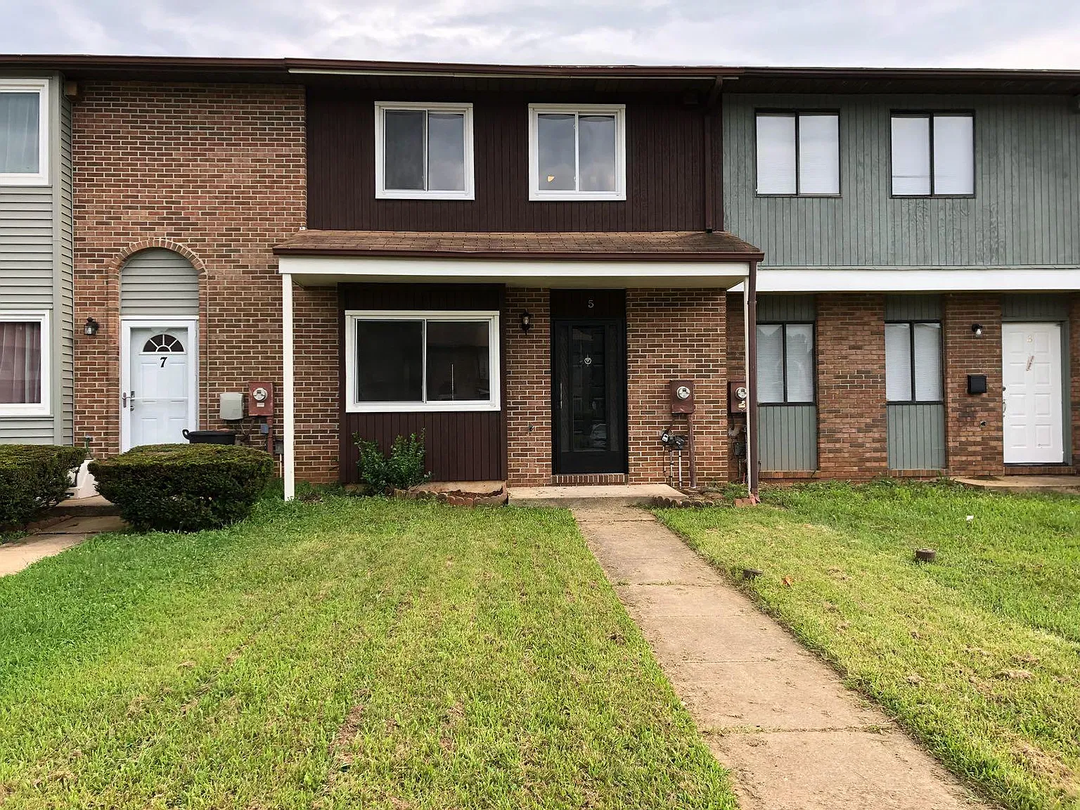 3 bed, 1.5 bath, 1158 sqft, $2,200 — Photo 2