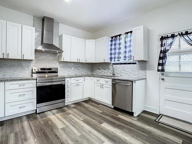 2211 Durham St — Photo 17