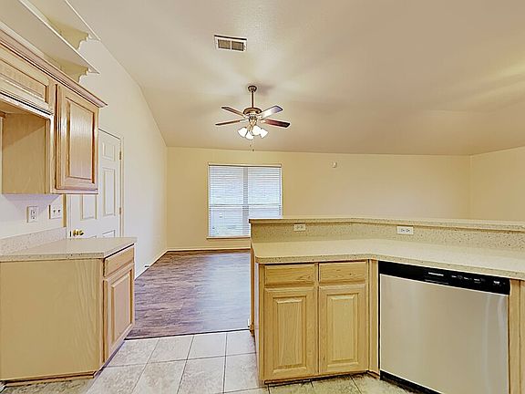 5th image of 1118 Greenview Ln