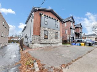100 Cromwell Ave #2, Oshawa, ON L1J 4T6