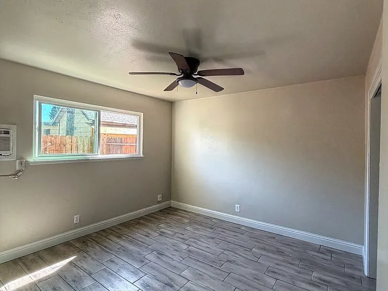 2056 E White Ave — Photo 4
