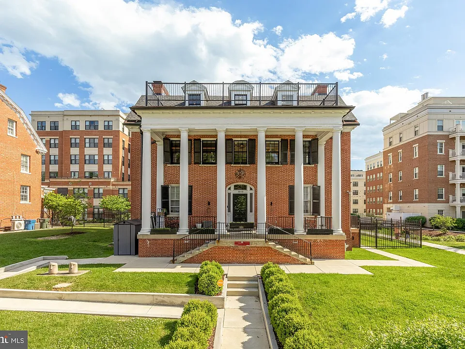 1000-1010 Butternut St NW #PENTHOUSE