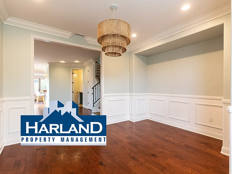 1368 Oliver Ave — Photo 4