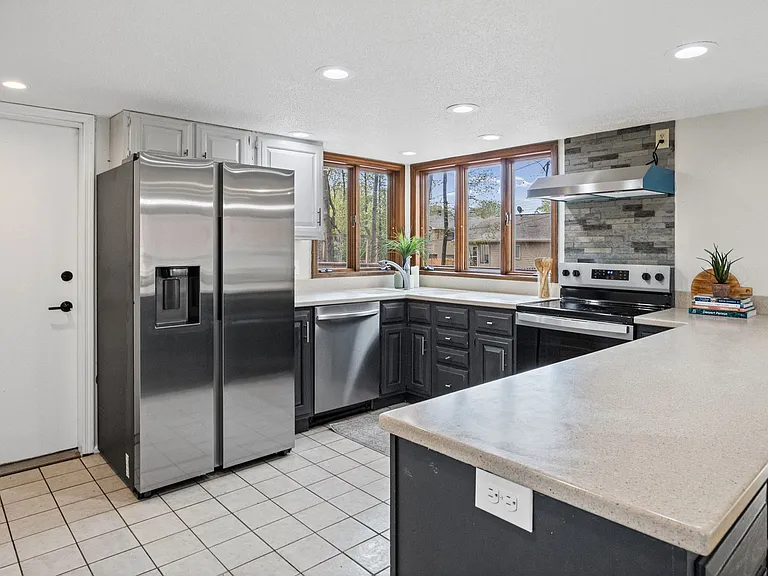121 E Navajo St — Photo 4