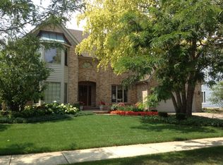 1416 Greenlake Dr, Aurora, IL 60502