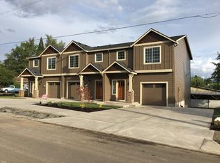 340 E 6th St #B, La Center, WA 98629