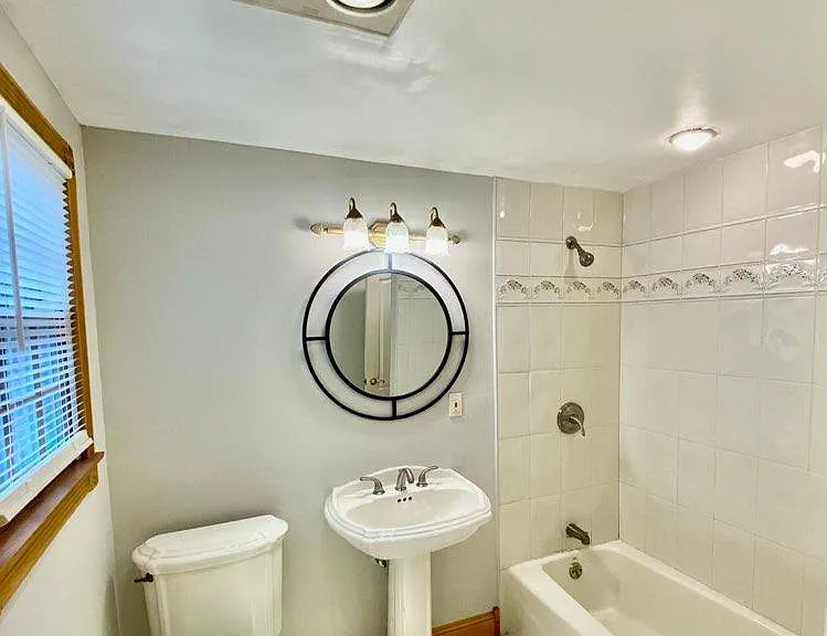 1630 Jefferson Ave — Photo 4