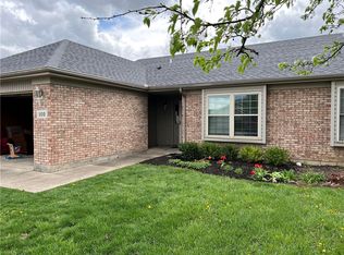102 Burgundy Dr, Englewood, OH