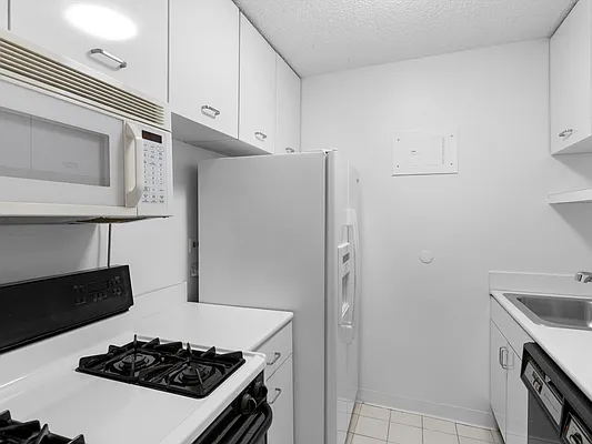 Rented by RSNY Realty | media 8