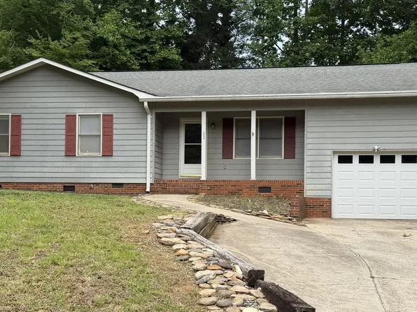 1939 Willow Ridge St, Conover, NC 28613