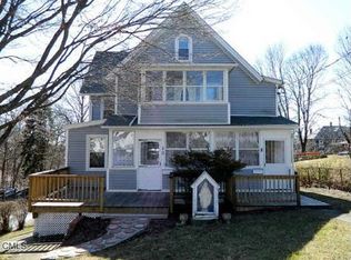 8 Moulthrop St, Ansonia, CT 06401