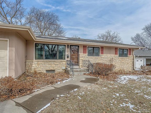 3rd image of 2407 Melrose Ln