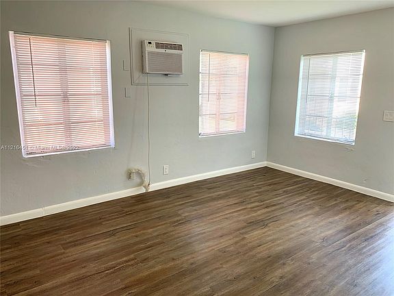 4th image of 2320 Madison St #3