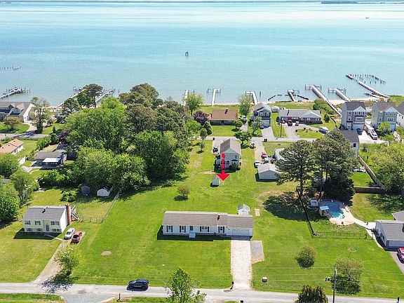 2nd image of 211 Long Point Rd