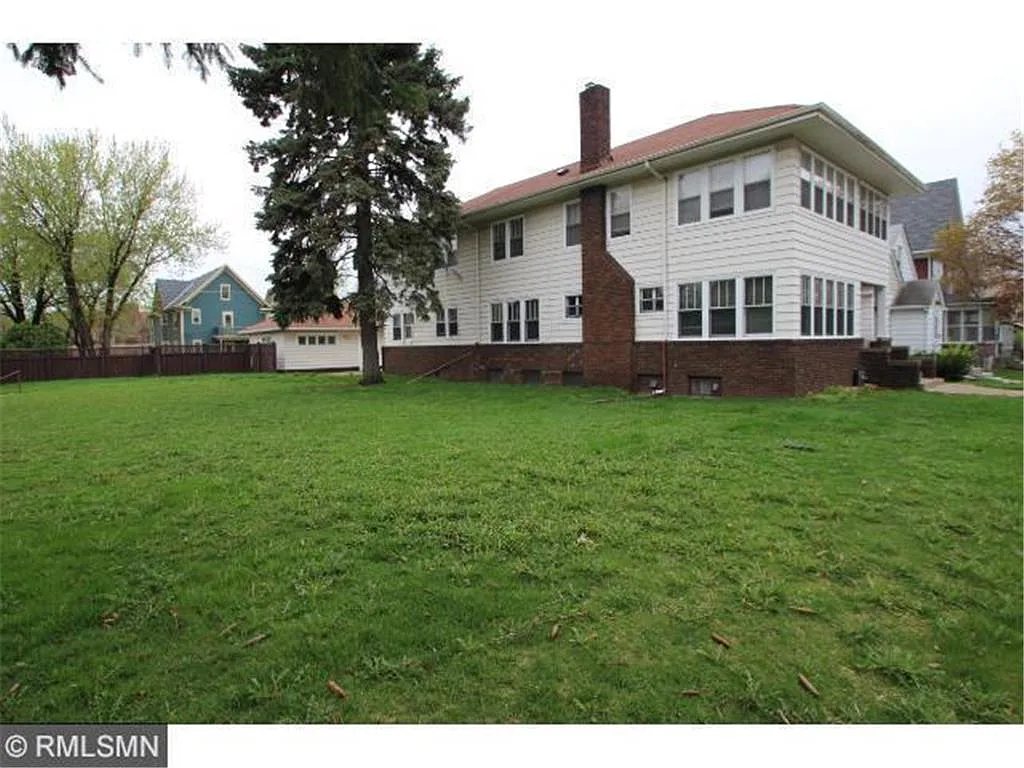 Building Photo - 992 Wakefield Ave