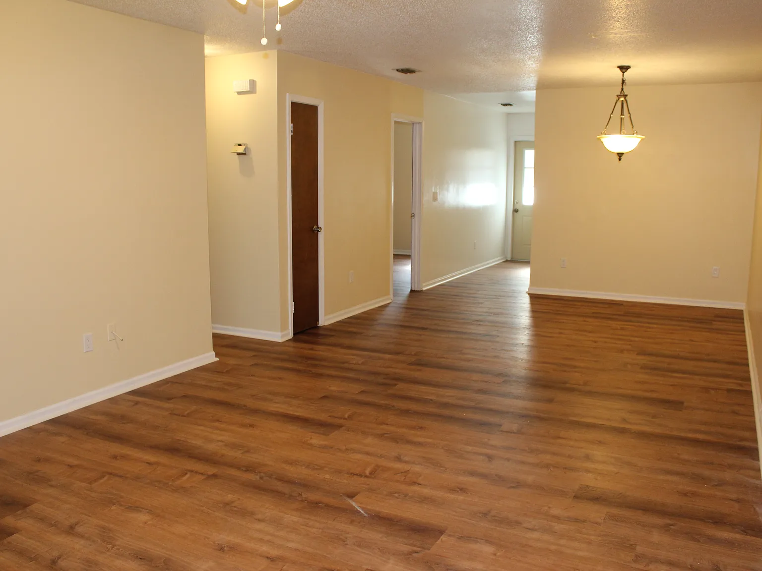 2 bed, 1025 sqft, $1,350 — Photo 4