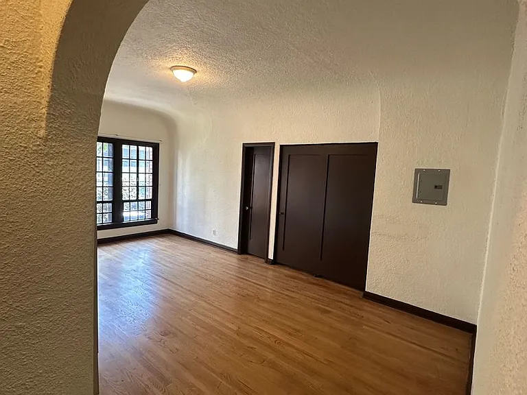 367 N Orange Grove Ave — Photo 6