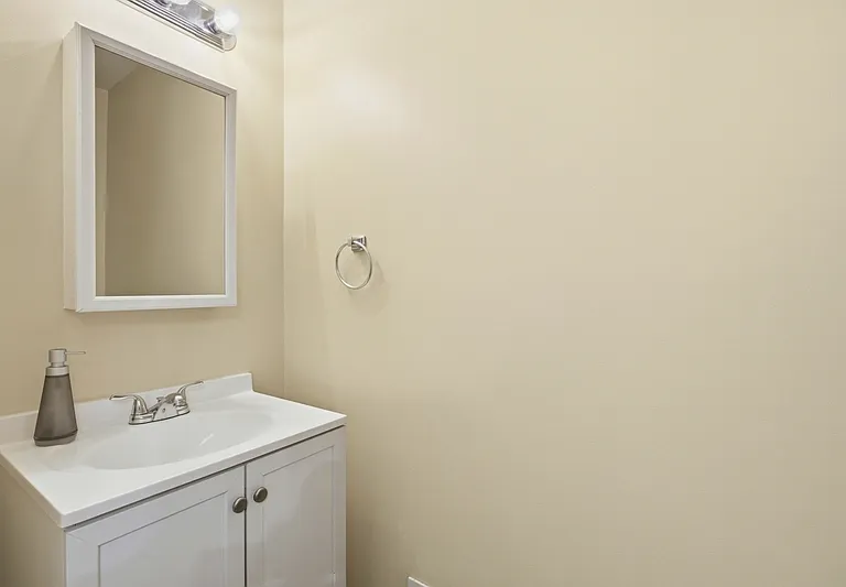 415 E Federal St — Photo 8