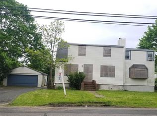 1581 3rd St, West Babylon, NY 11704