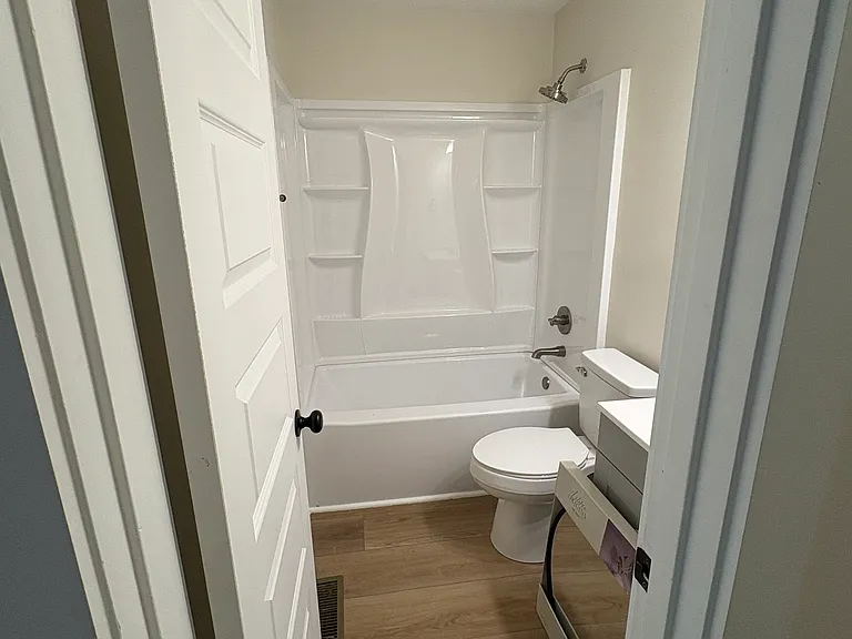 560 E University Dr — Photo 6