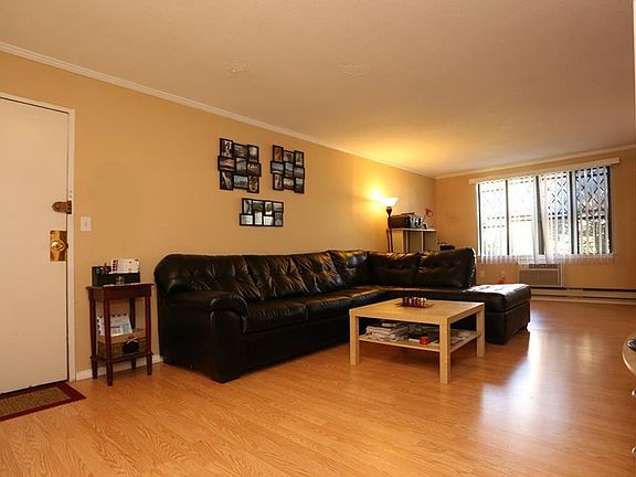 3rd image of 432 Sierra Vista Ln