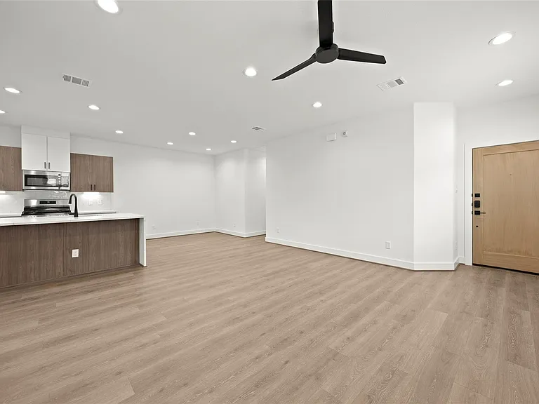 2711 Sunrise Breeze Dr — Photo 10