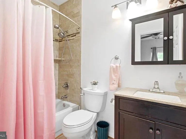 21845 Jarvis Sq — Photo 21
