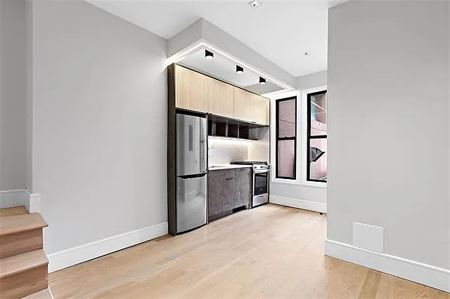 542 Newark Ave #2L — Photo 2