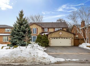 682 Willowbank Trl, Mississauga, ON L4W 3L8