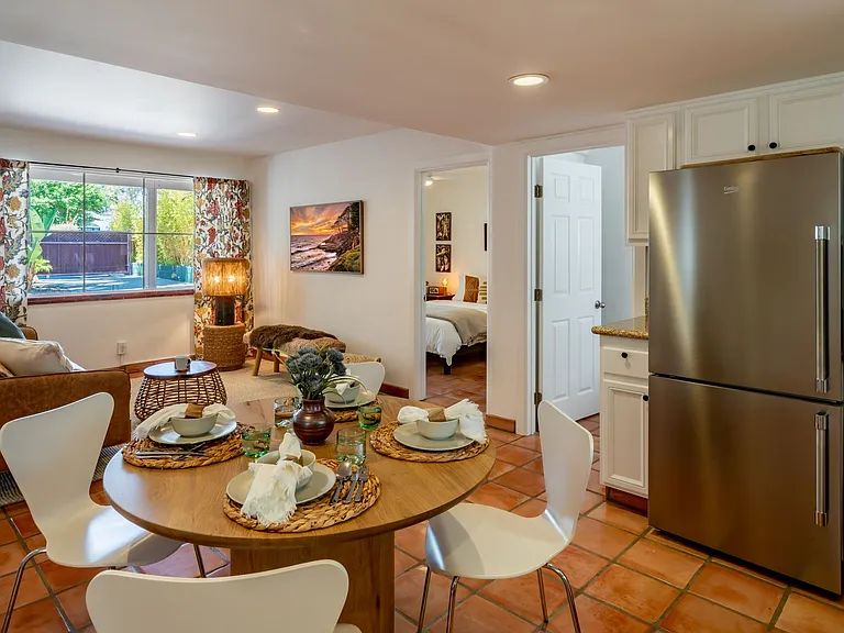 1312 E Gutierrez St #B — Photo 6