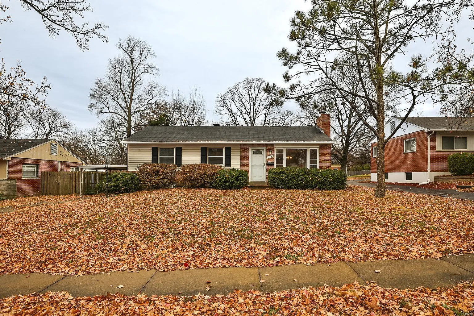719 Huntwood Ln photo 1